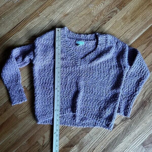 Yes/Lola V-Neck sweater